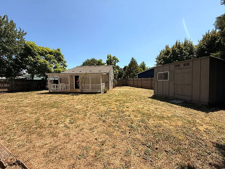 1465 Chase St — Photo 15