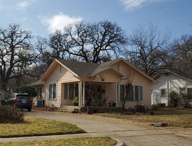 2nd image of 2328 Honeysuckle Ave