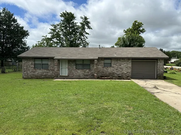 902 NE 6th St, Wagoner, OK 74467