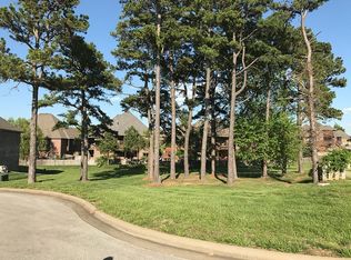 805 E Tracker Rd, Nixa, MO 65714