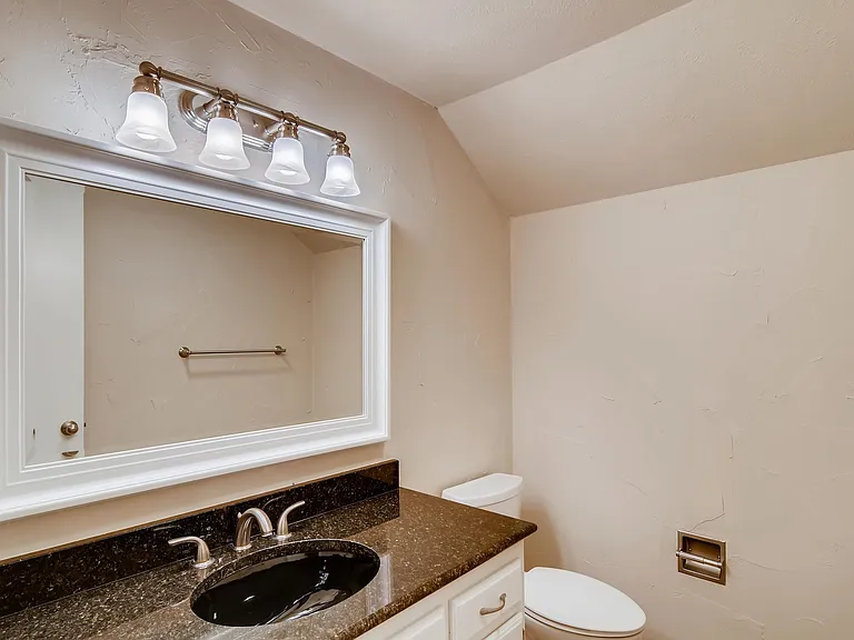 1724 Westridge Dr — Photo 7