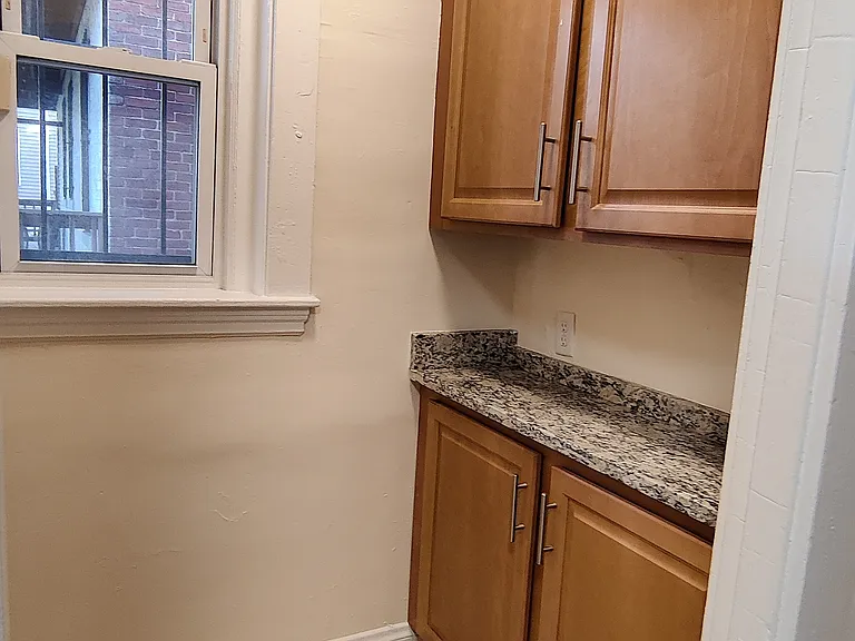 15 Barrows St #1 — Photo 12