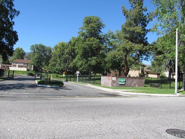 1st image of 2111 Hawthorne Ct