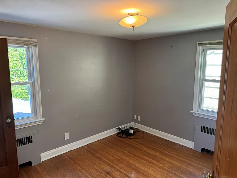 162 Rossiter Rd — Photo 14