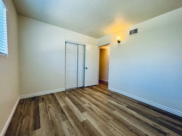 2105 E Petunia St — Photo 15