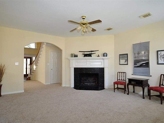 3rd image of 1807 Parkview Dr