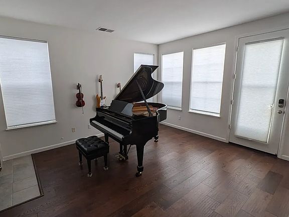 3rd image of 246 Biarritz Ct