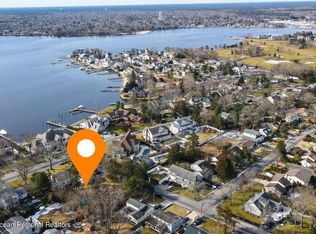 8 East Dr, Toms River, NJ 08753
