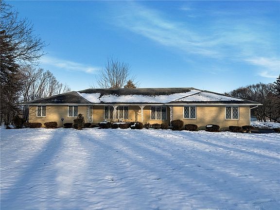 3rd image of 10 Simmons Rd