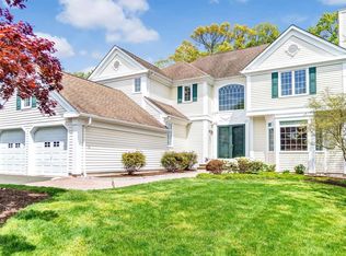 35 Evergreen Cir, Manhasset, NY 11030