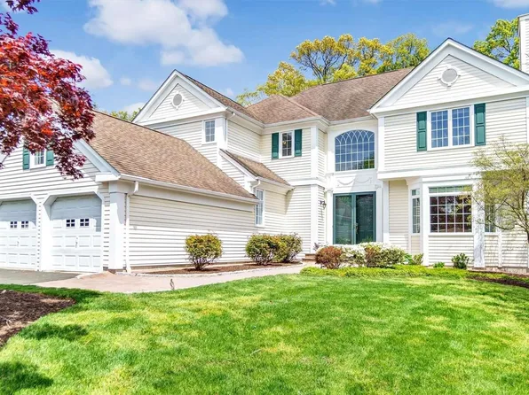 35 Evergreen Circle, Manhasset, NY 11030