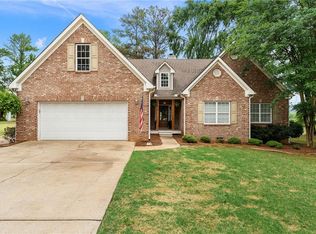 12 Grapevine Way NE, Cartersville, GA 30121