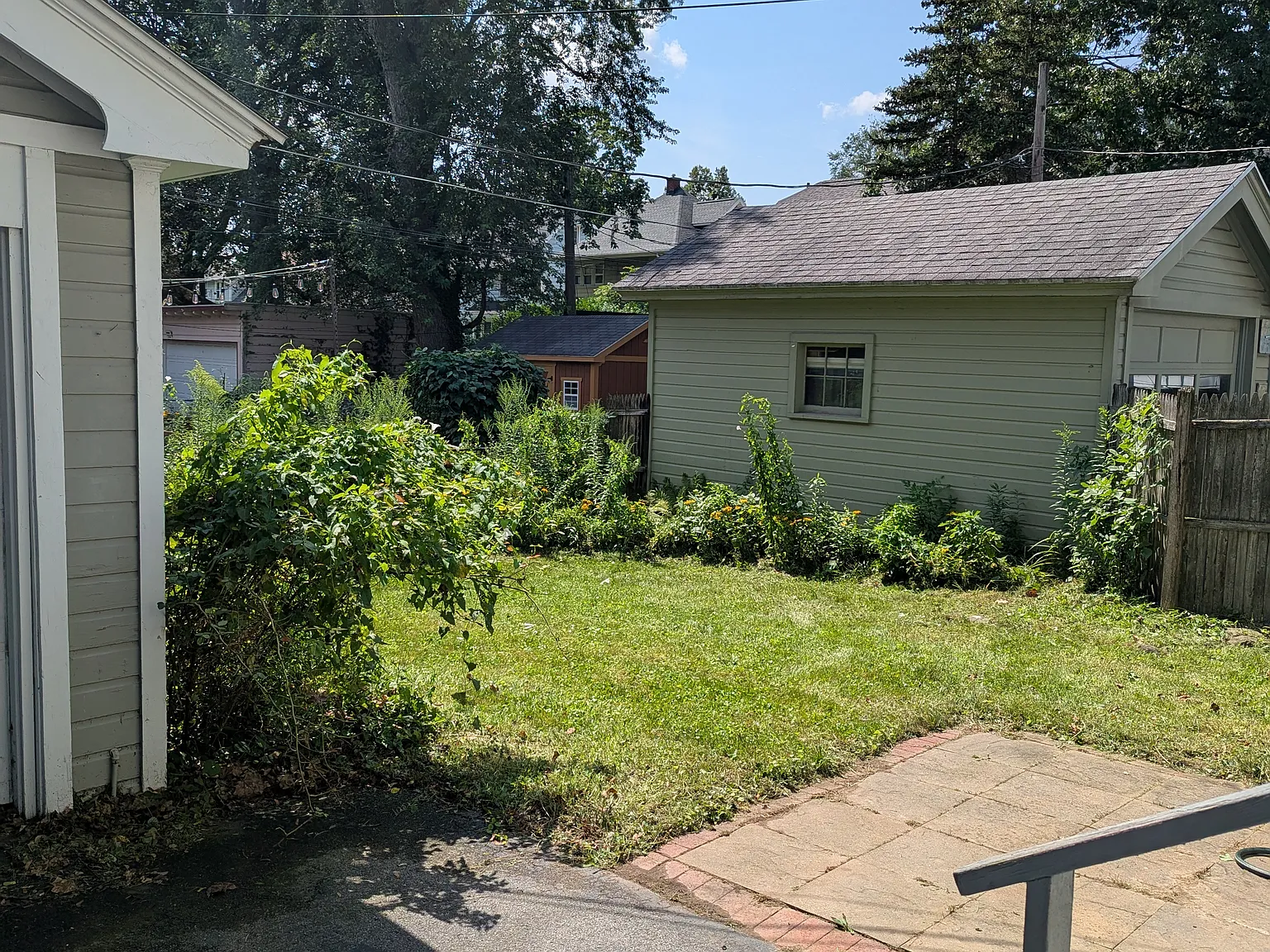 3 bed, 3484 sqft, $2,300 — Photo 2