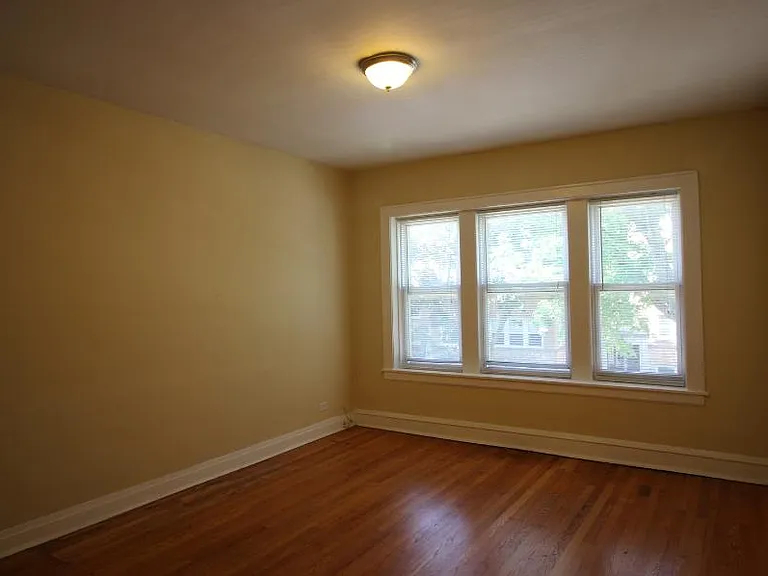 4027 N Monticello Ave — Photo 3