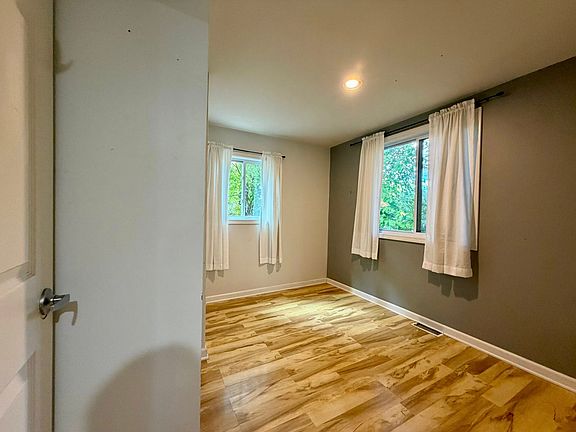 4th image of 727 Reynolds Dr