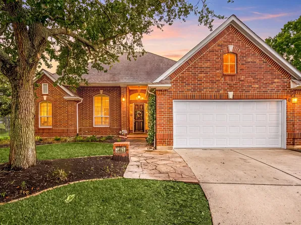 403 Nighthawk Ct, Sugar Land, TX 77478