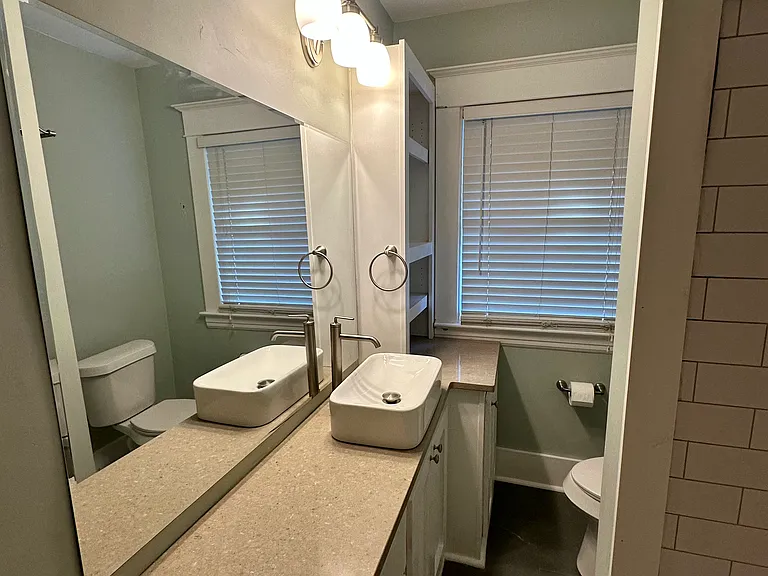 339 Eastern Ave SE — Photo 8