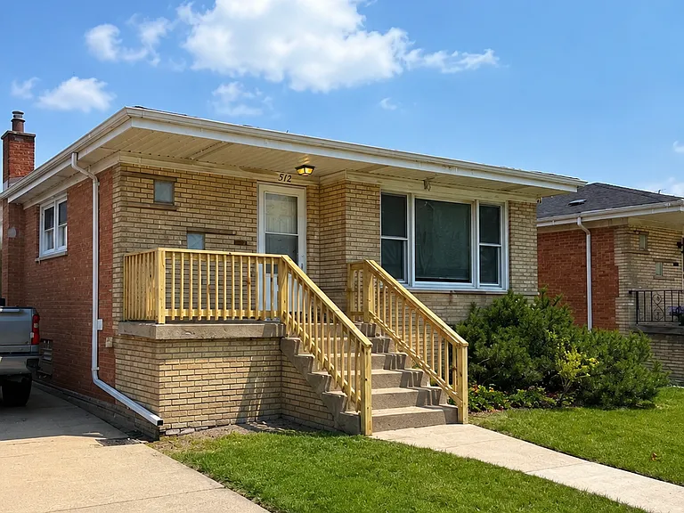 512 Yates Ave — Photo 1