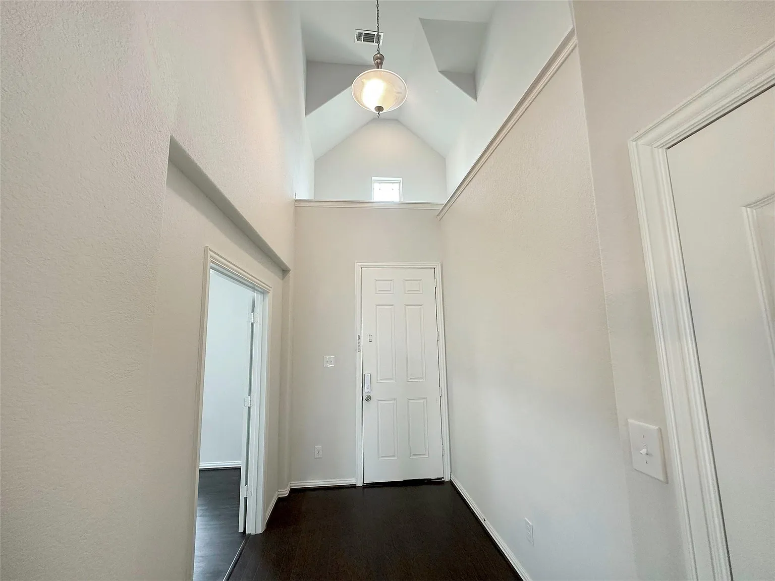 5 bed, 3.5 bath, 2909 sqft, $3,300 — Photo 4