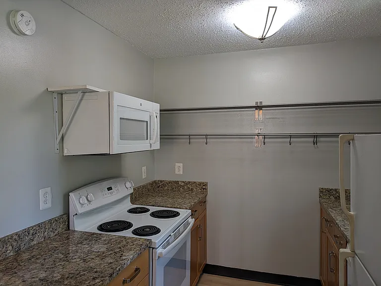 1716 W Abingdon Dr — Photo 13
