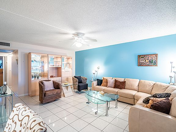 2nd image of 322 Richmond C