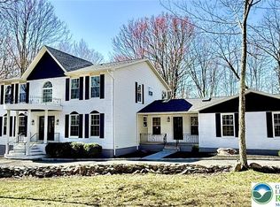 609 Sunlite Ln, Stroudsburg, PA 18360