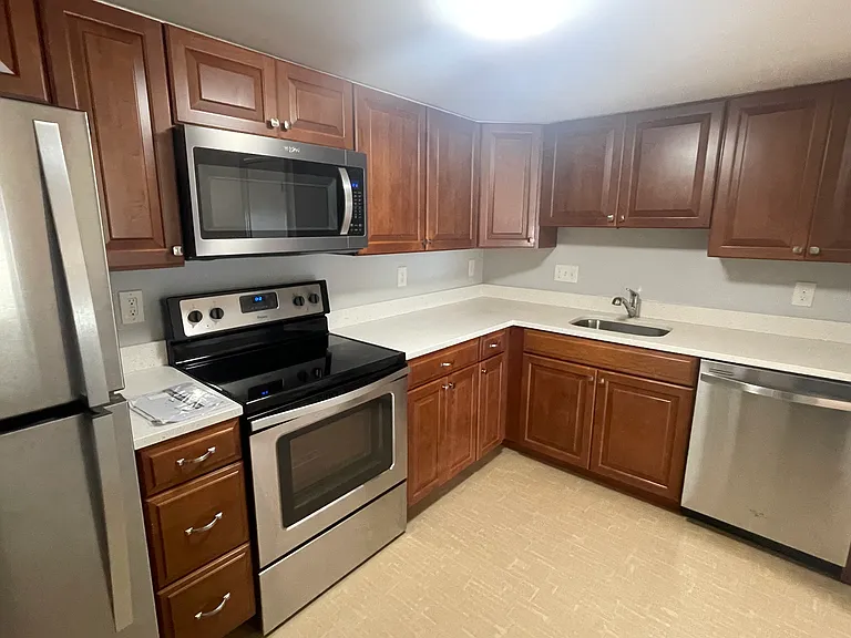 530 Vfw Pkwy #203 — Photo 2