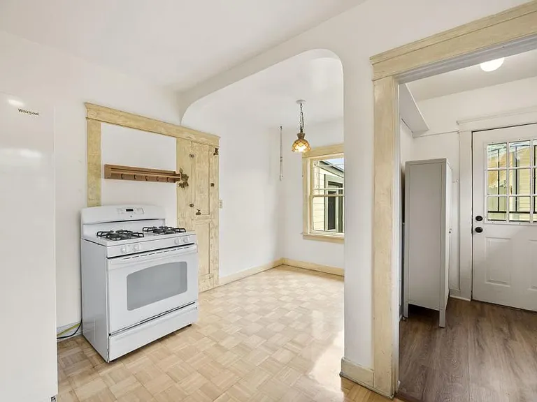 751 W 7th Ave — Photo 11
