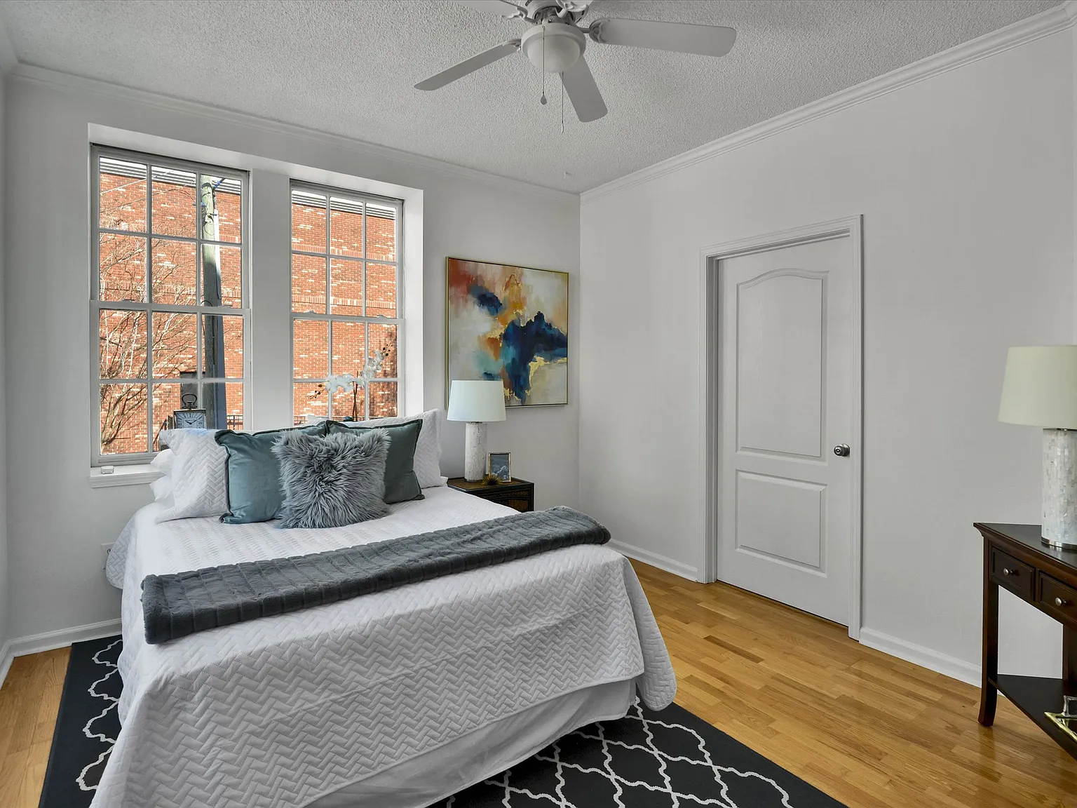 1 bed, 900 sqft, $1,900 — Photo 4