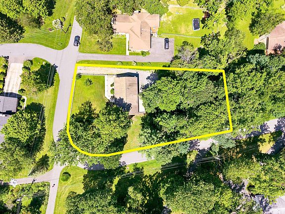 2nd image of 878 Shaffer Ln