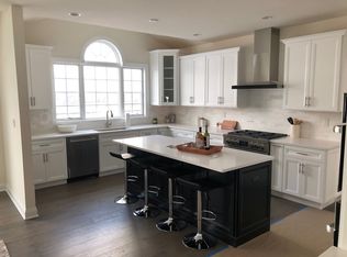 18 Roxbury Rd, Mahwah, NJ 07430