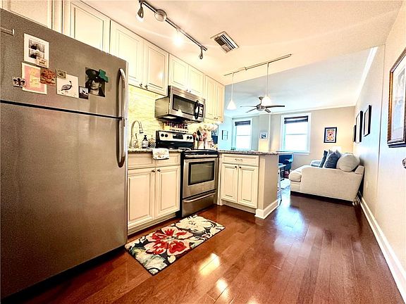 4th image of 1205 Saint Charles Ave APT 1114