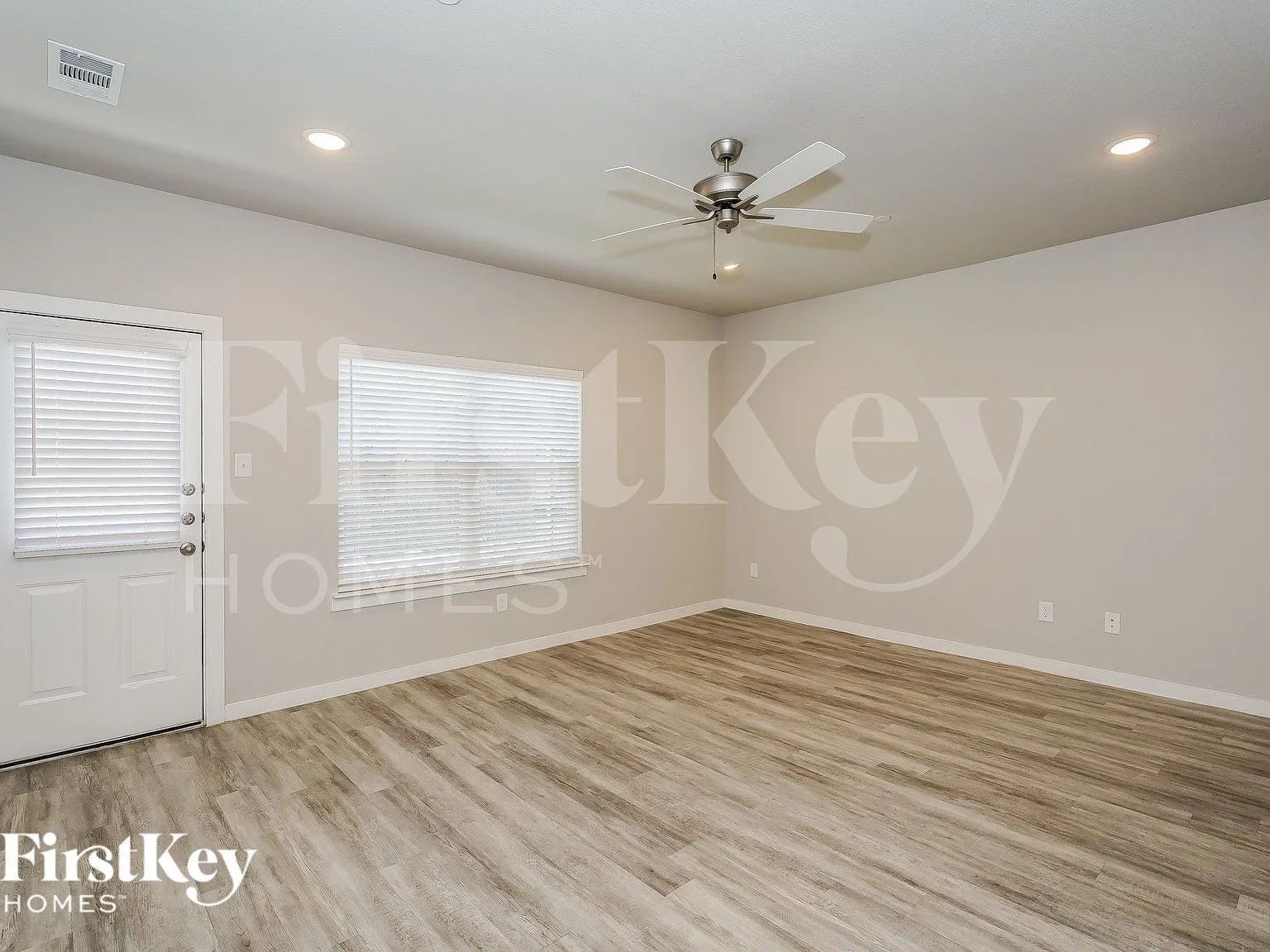 4 bed, 2.5 bath, 2056 sqft, $2,900 — Photo 2