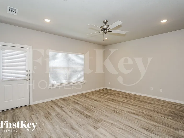 615 Sophia Way — Photo 2