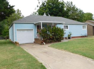 423 Fieldcrest Dr, Pittsburg, KS 66762