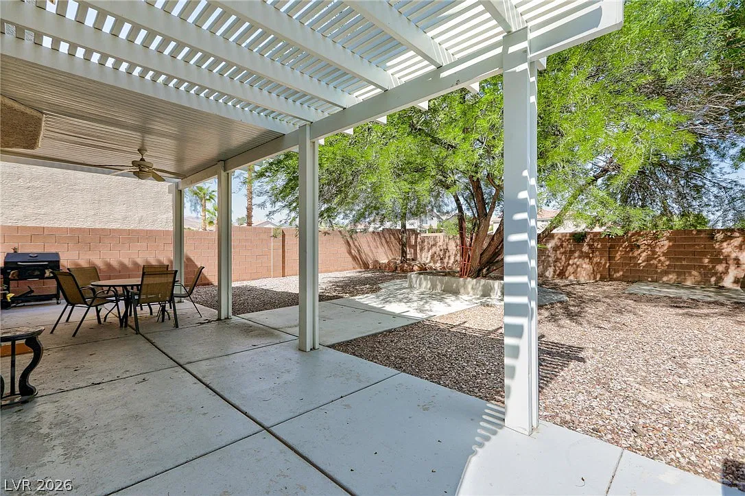 3 bed, 2.5 bath, 1672 sqft, $2,495 — Photo 4