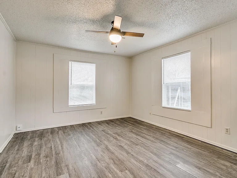 217 E Daws St #B — Photo 3