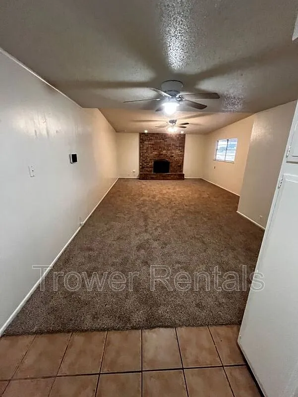 3 bed, 2.0 bath, 1559 sqft, $1,800 — Photo 3