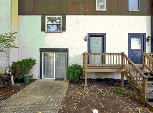 114 Carmel Woods Dr, Ballwin, MO 63021