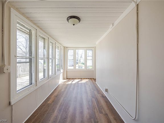 3rd image of 2914 Woodbridge Ave