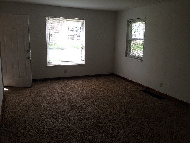 Living room with NEW carpet!