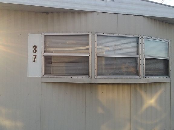 2nd image of 7240 W 107th St Trailer 37
