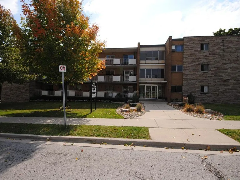 1200 Fennell Ave E — Photo 2