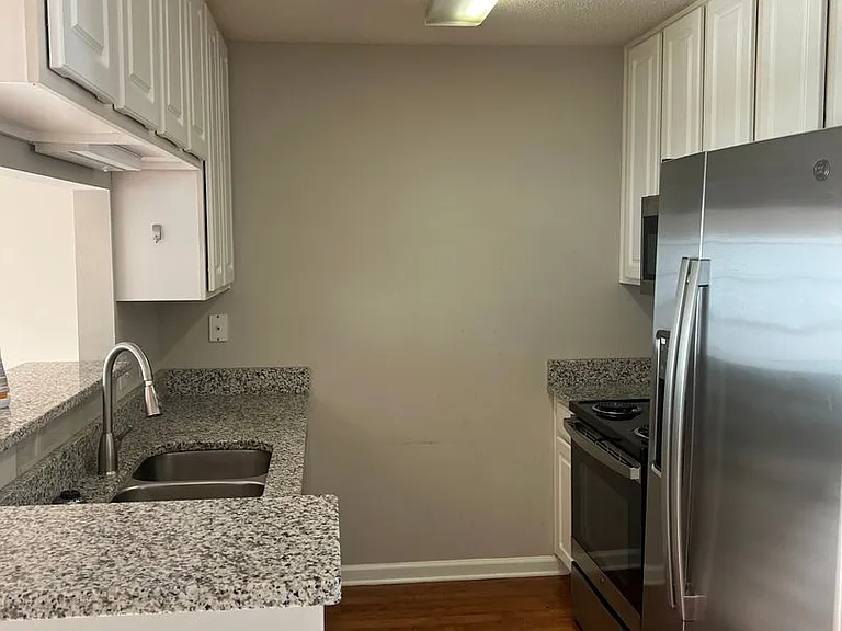 195 N Springview Dr — Photo 2