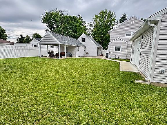 5th image of 2800 N Grand Ave