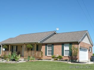 6212 Country Side Ln, Freeburg, IL 62243