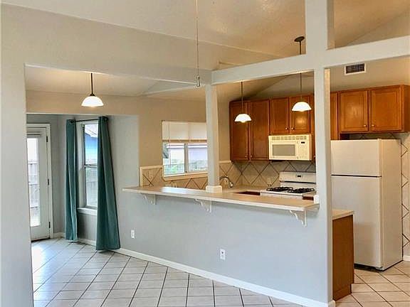 5th image of 909 Hill Wood Dr #A