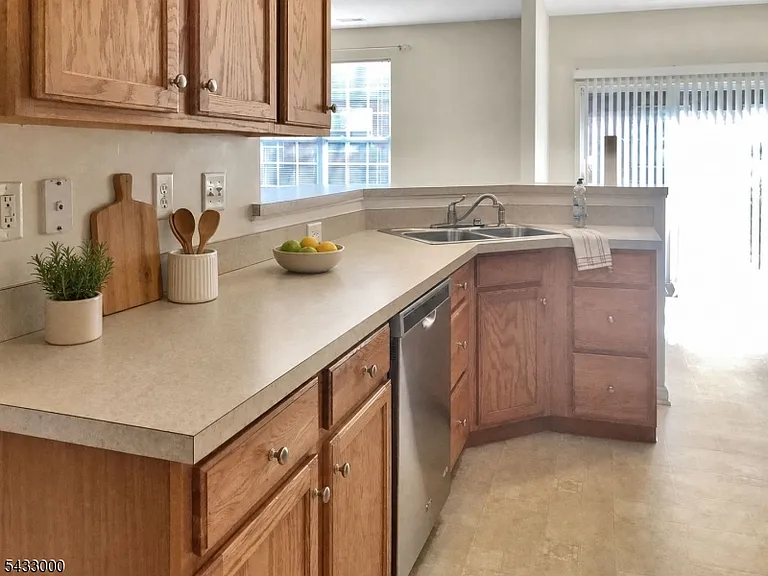 46 Kennedy Ct — Photo 6