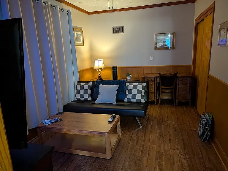 915 Broadway Ave NW #2 — Photo 5