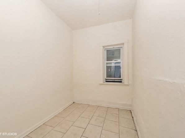 chicago-illinois-2072032355 picture